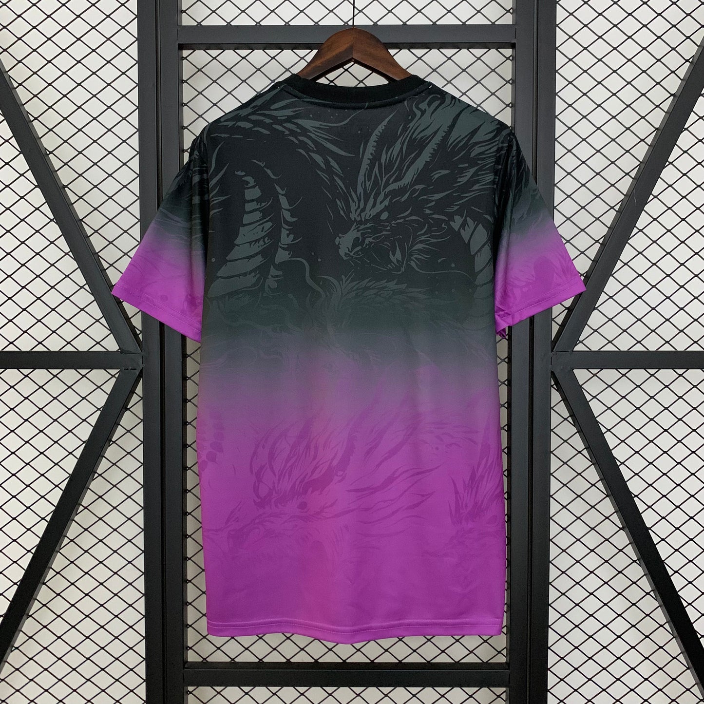 Camiseta Real Madrid Edición Black Dragon 2025/26 Versión Fan