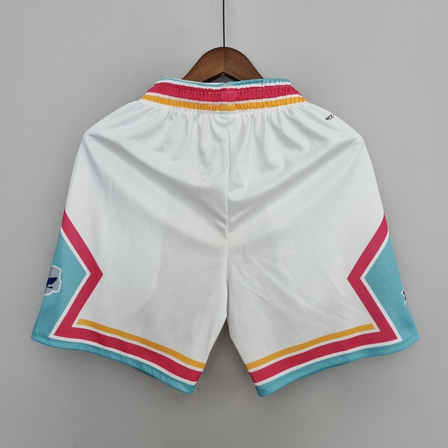 Camiseta San Antonio Spurs "Urban Edition" Shorts Blancos