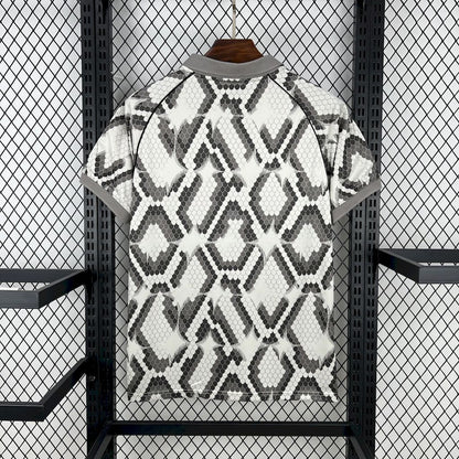 Camiseta Bayern Munich "Edición Especial Escamas Blancas" 2025/26 Versión Fan