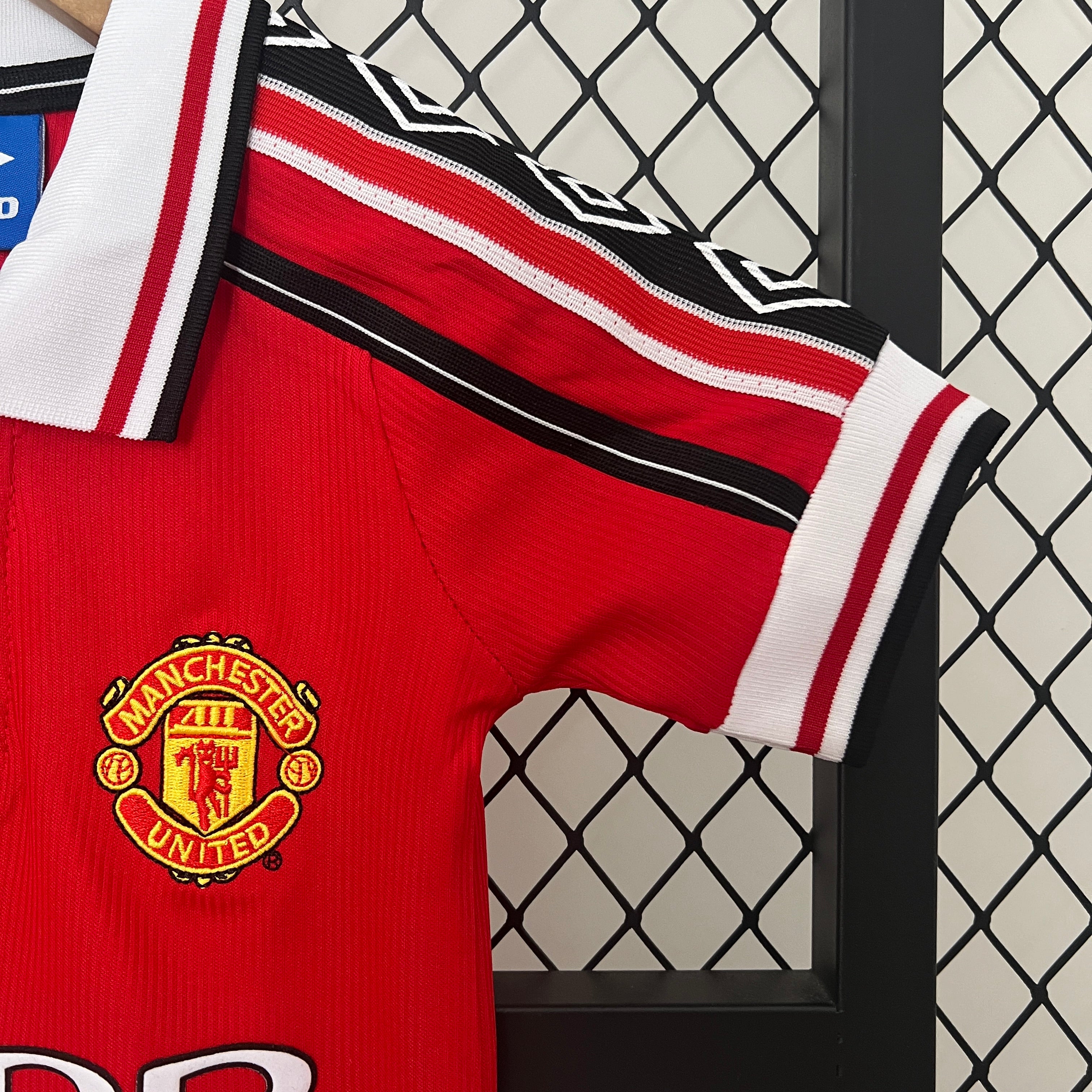 Manchester United Retro Kit Niños Local 1998/00