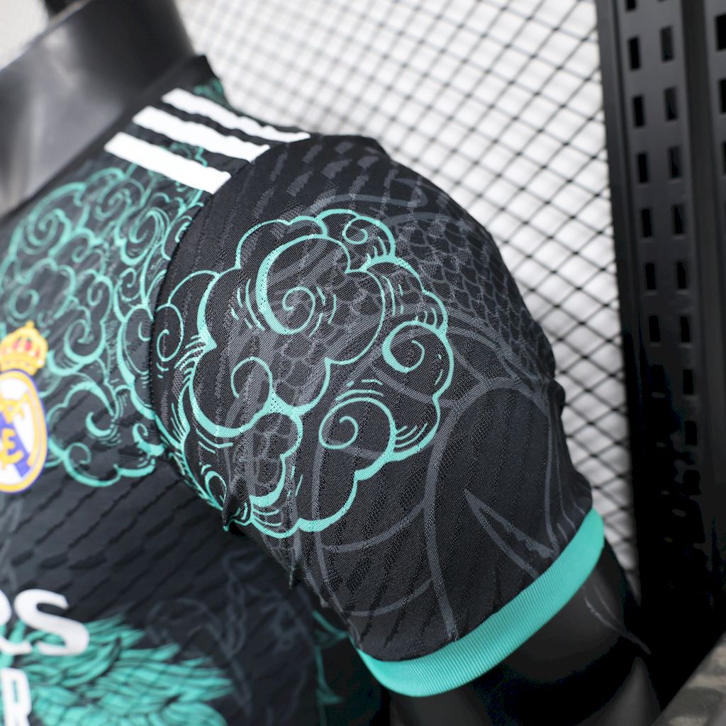 Camiseta Real Madrid Edición Dragón Negro y Verde 2025/26 Versión Jugador