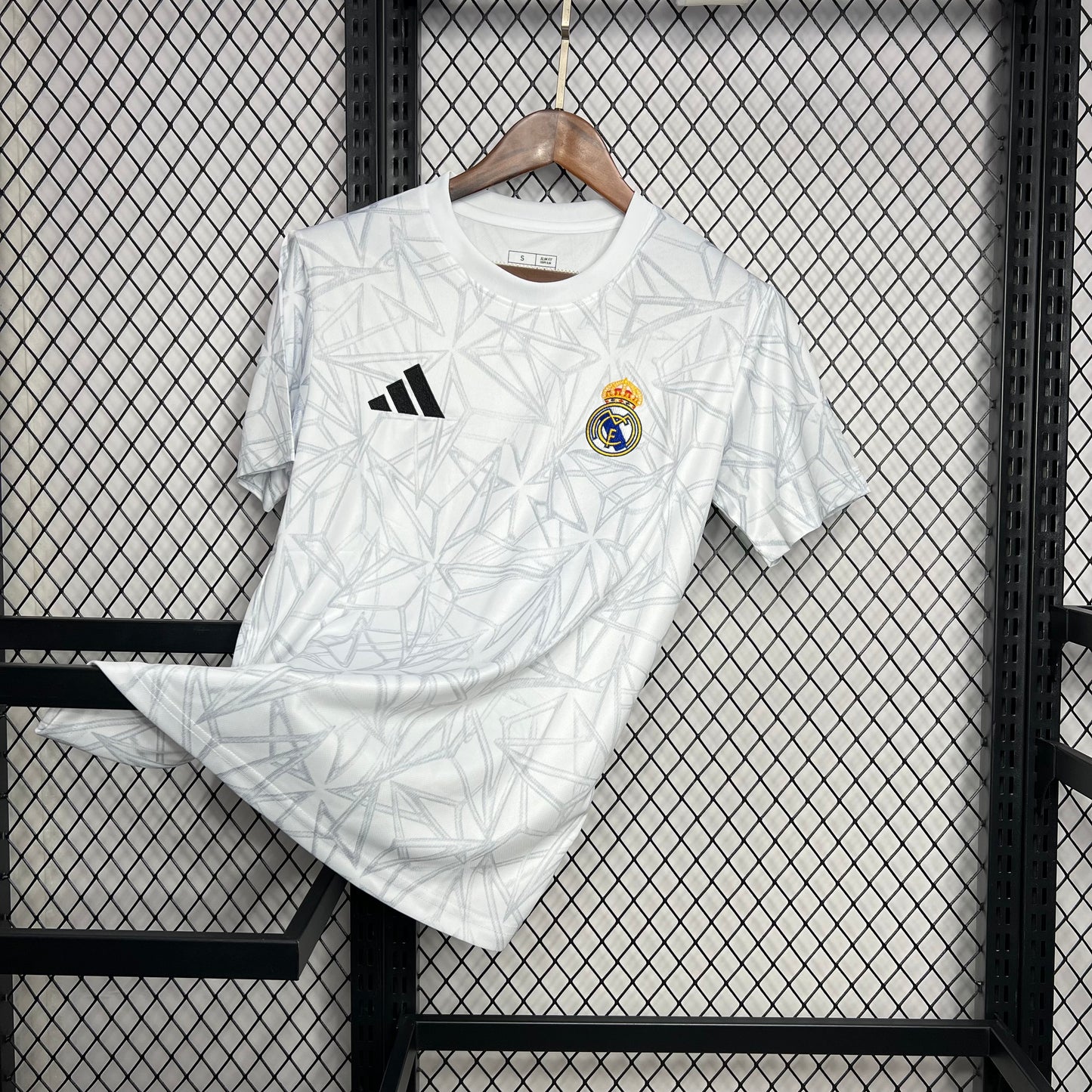 Camiseta Real Madrid Pre-Entrenamiento 2024/25 Versión Fan