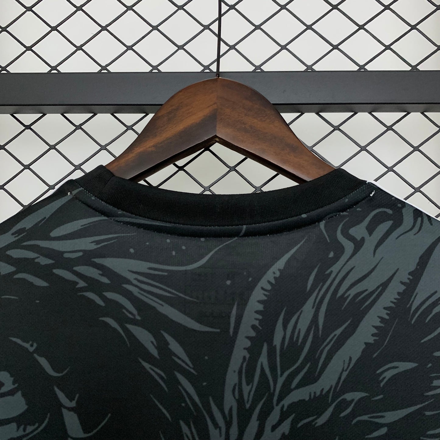 Camiseta Real Madrid Edición Black Dragon 2025/26 Versión Fan