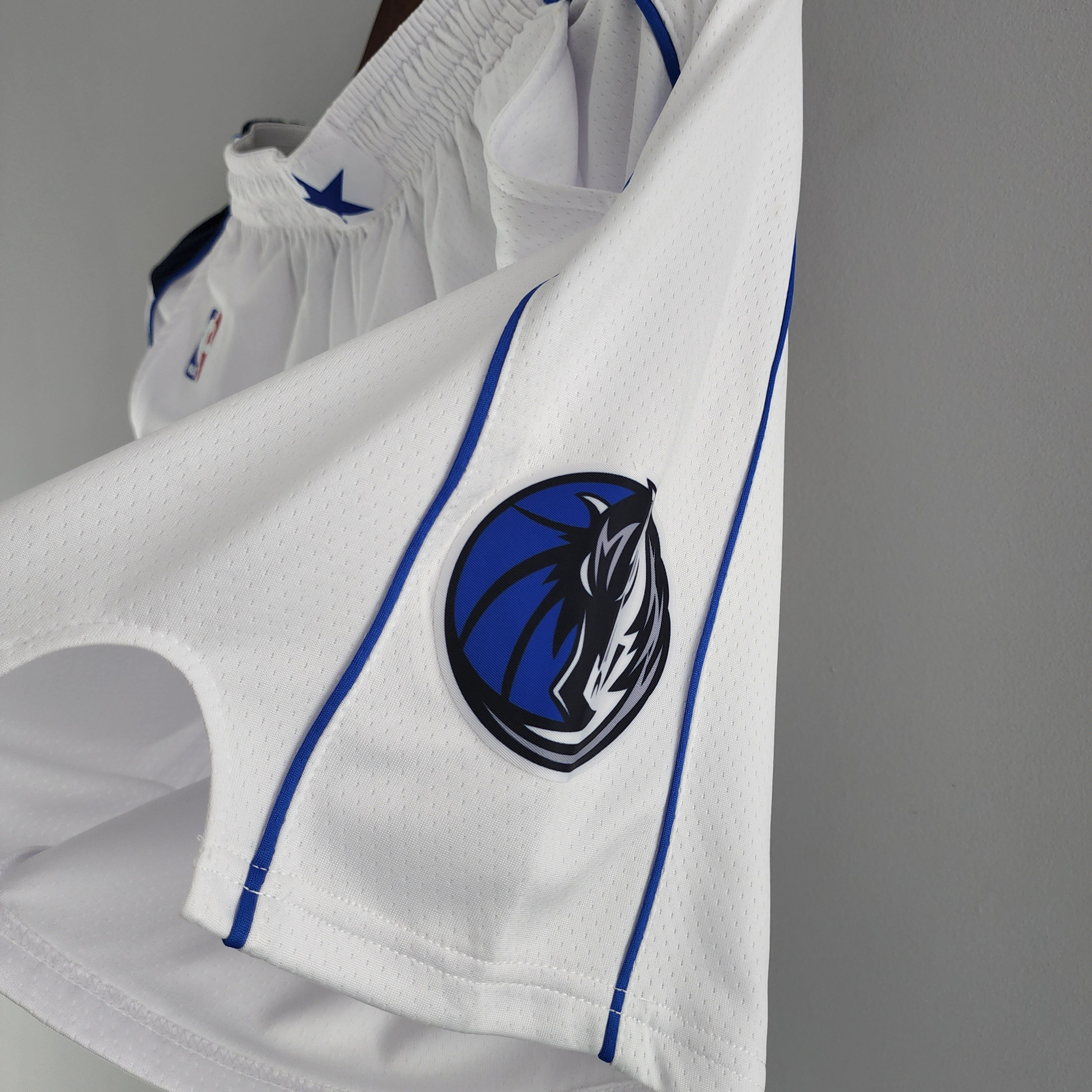 Dallas Mavericks Shorts Blanco