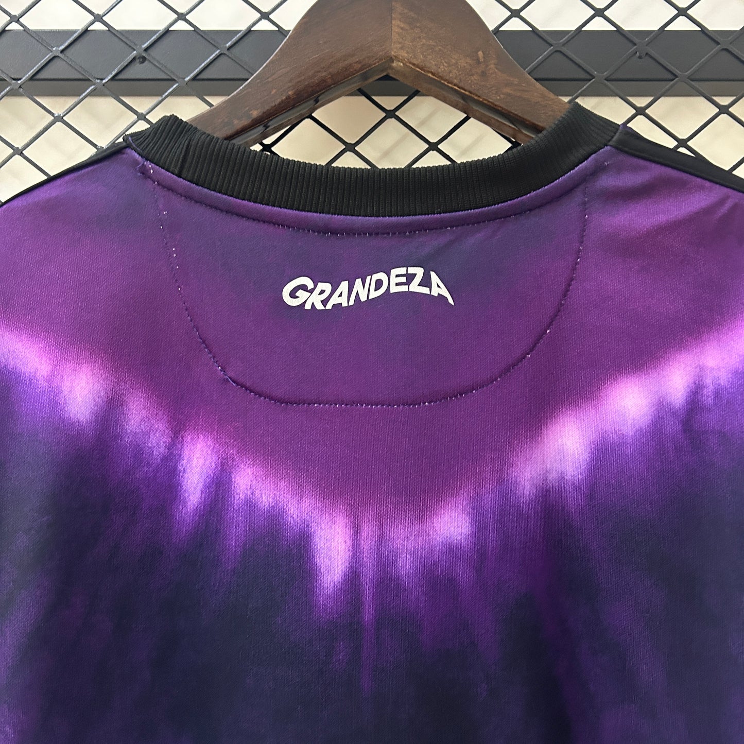 Camiseta Real Madrid Edición Especial Negro y Morado 2025/26 Versión Fan