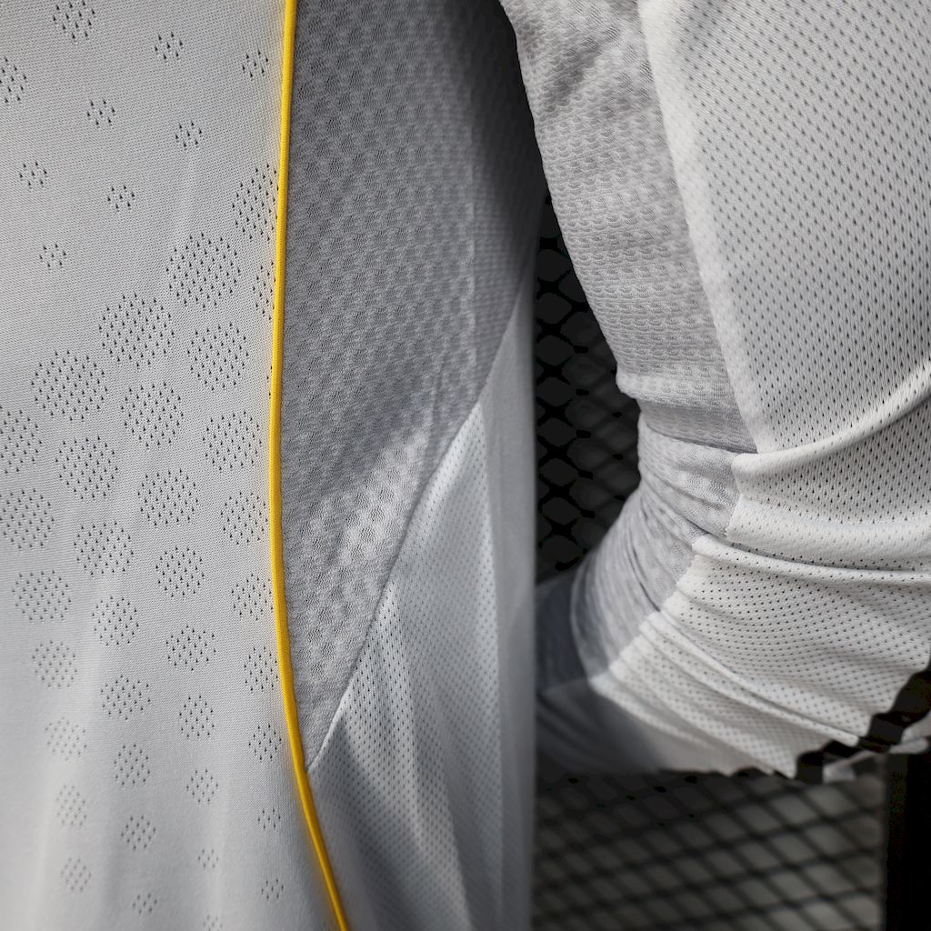 Camiseta Real Madrid Manga Larga Local 2025/26 Versión Jugador