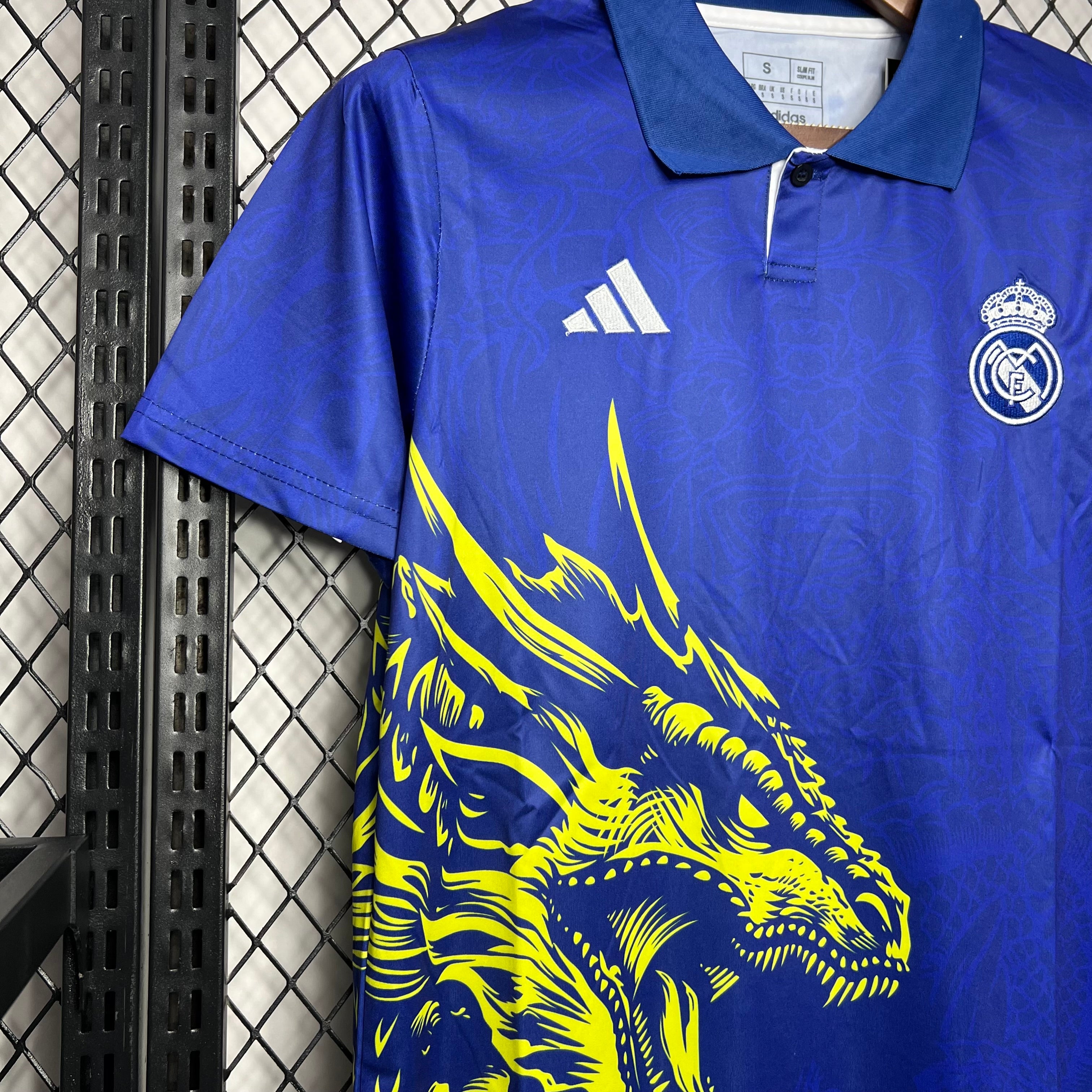 Real Madrid Edición Especial "Dragón-Azul" 2024/25 Versión Fan