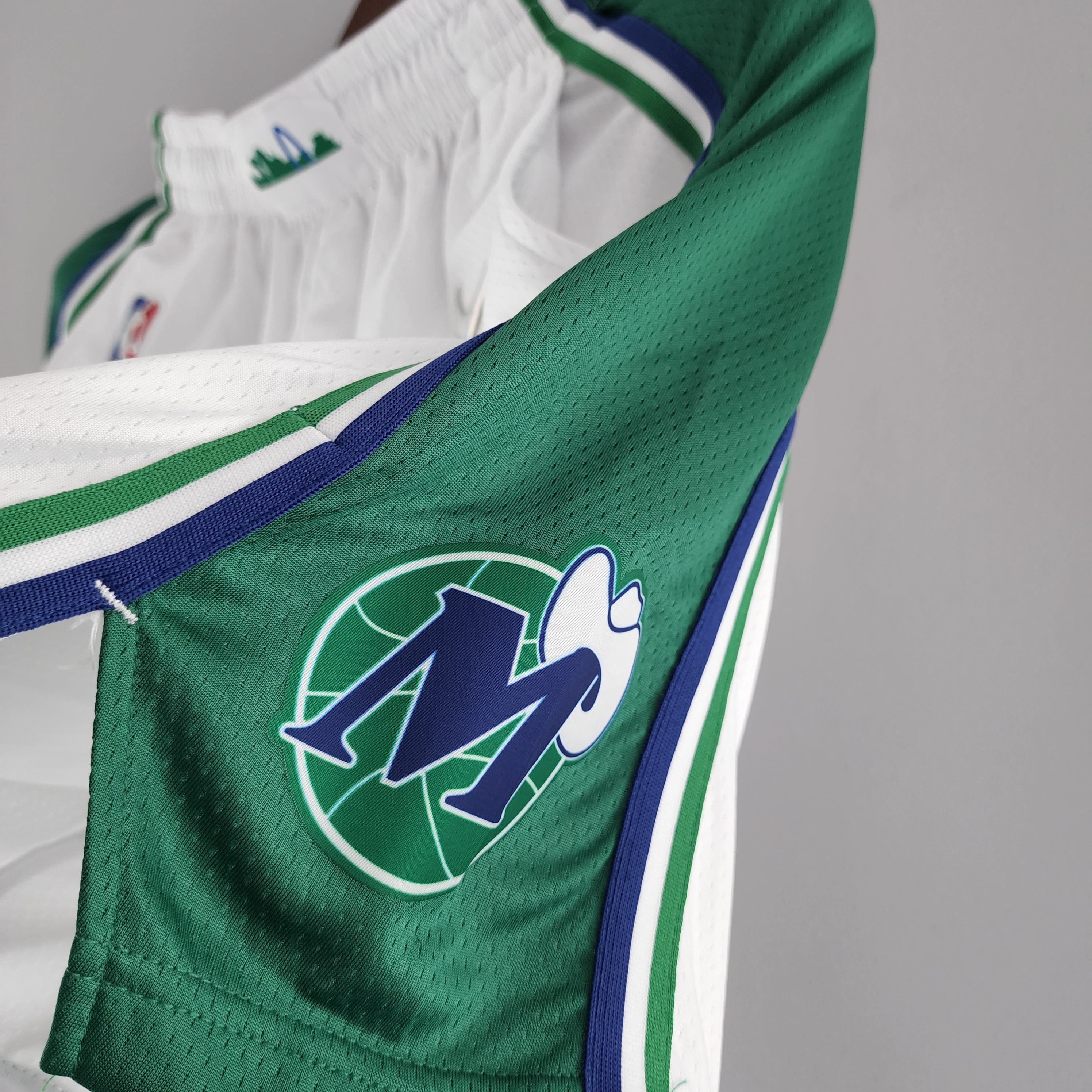 Dallas Mavericks "City Edition" Shorts Blanco Verde