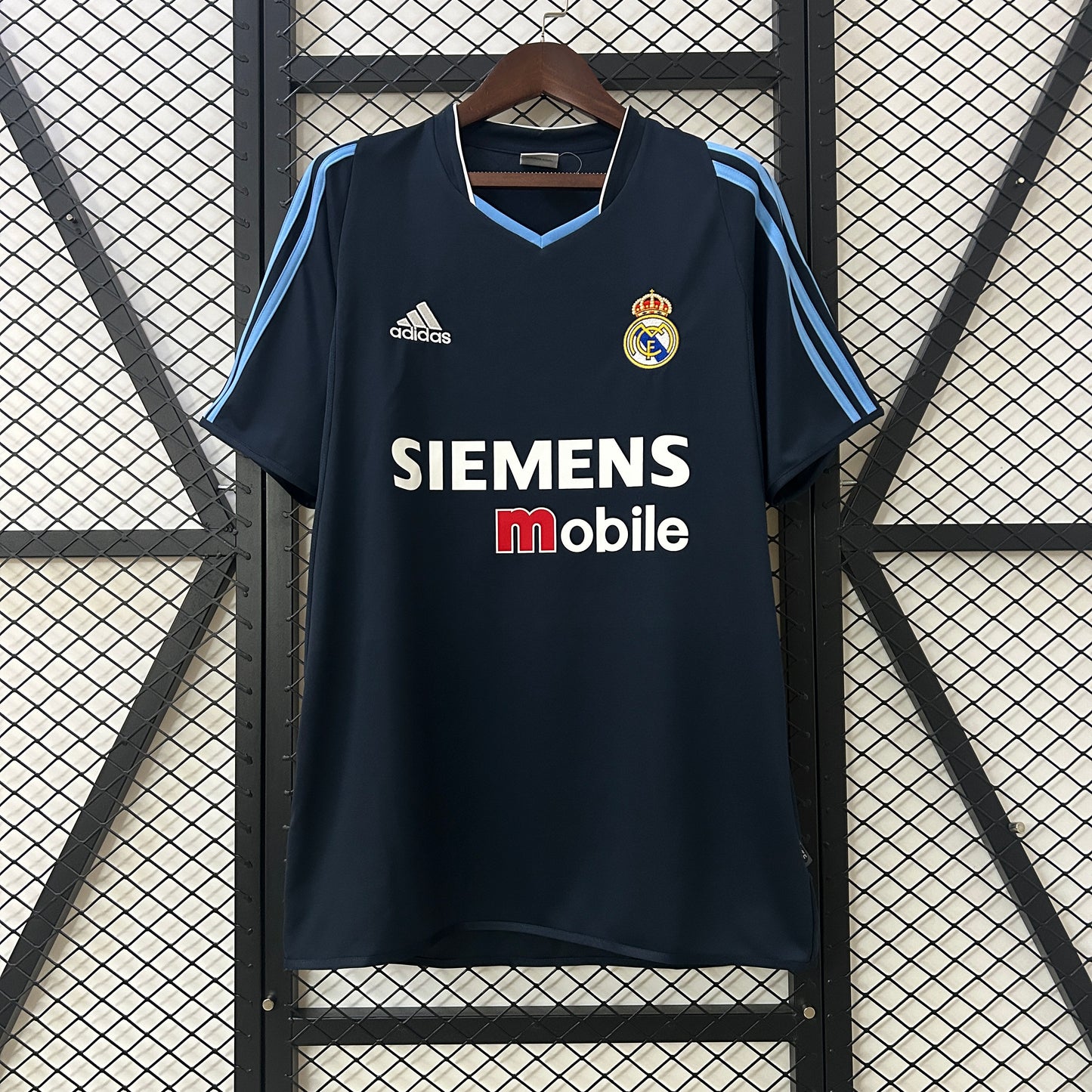 Camiseta Real Madrid Visita Retro 2003/04 Versión Fan