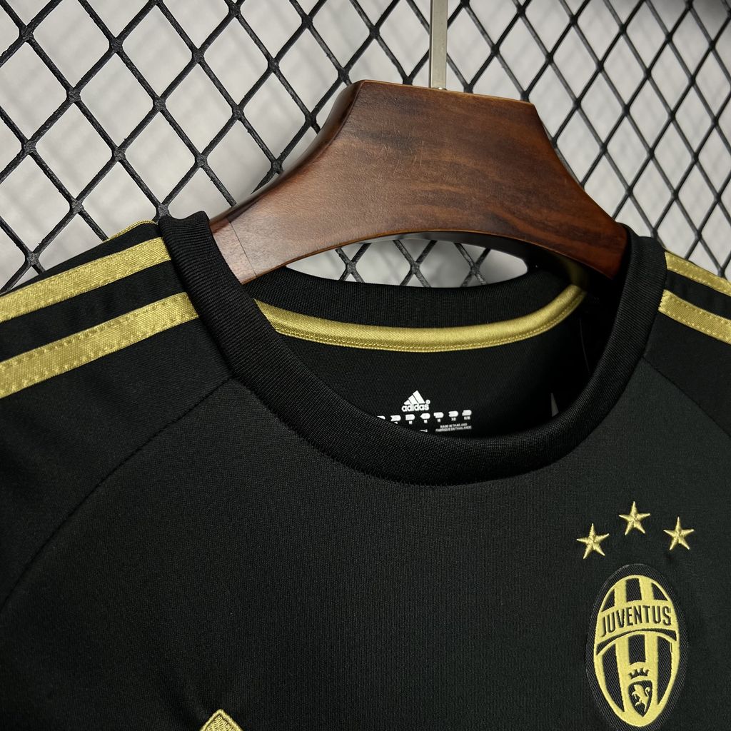 Juventus Tercera Retro 2015/16