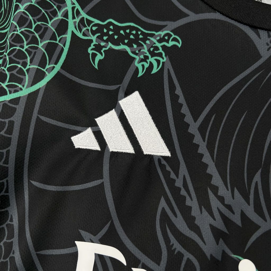 Camiseta Real Madrid Edición Dragón Negro y Verde 2025/26 Versión Fan