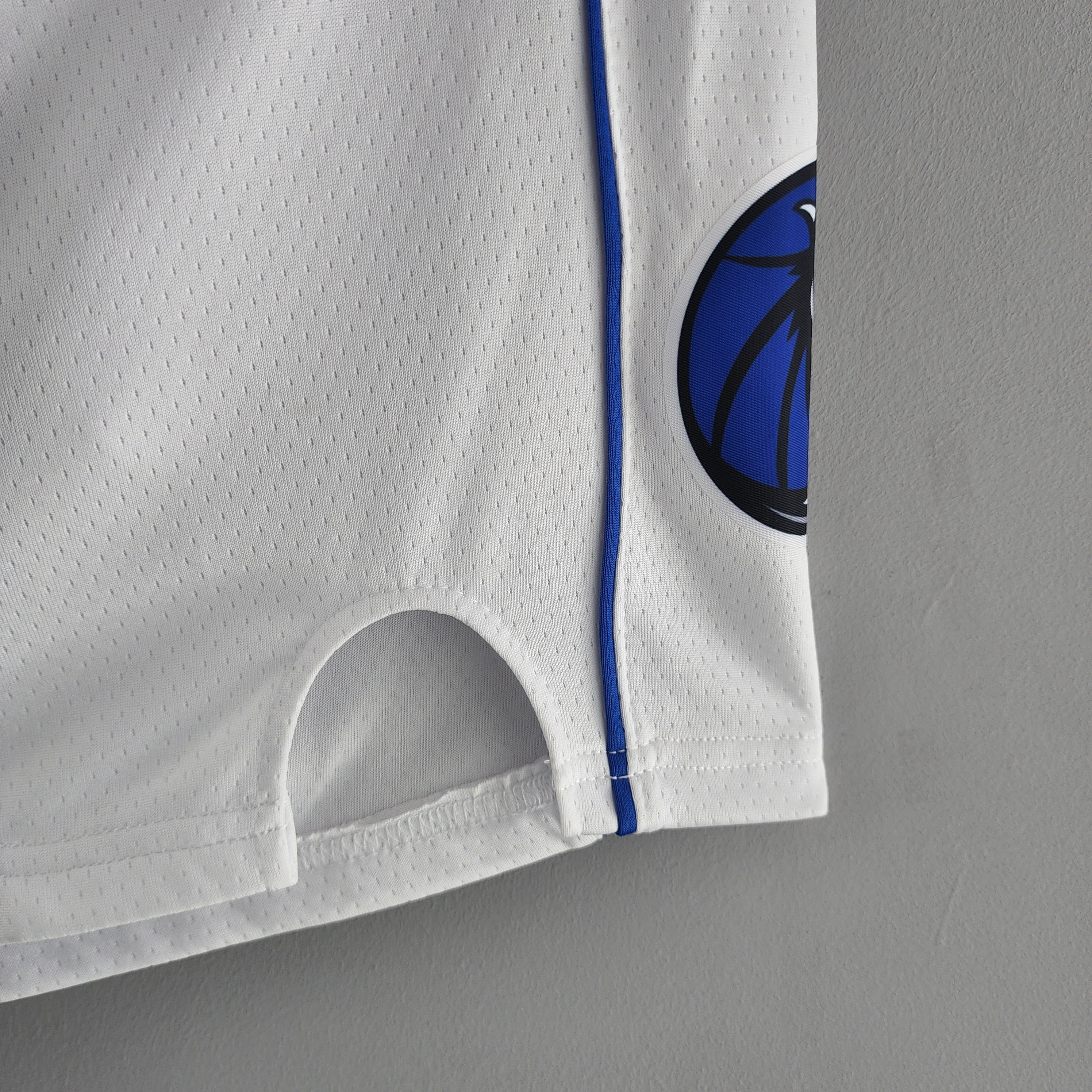 Dallas Mavericks Shorts Blanco