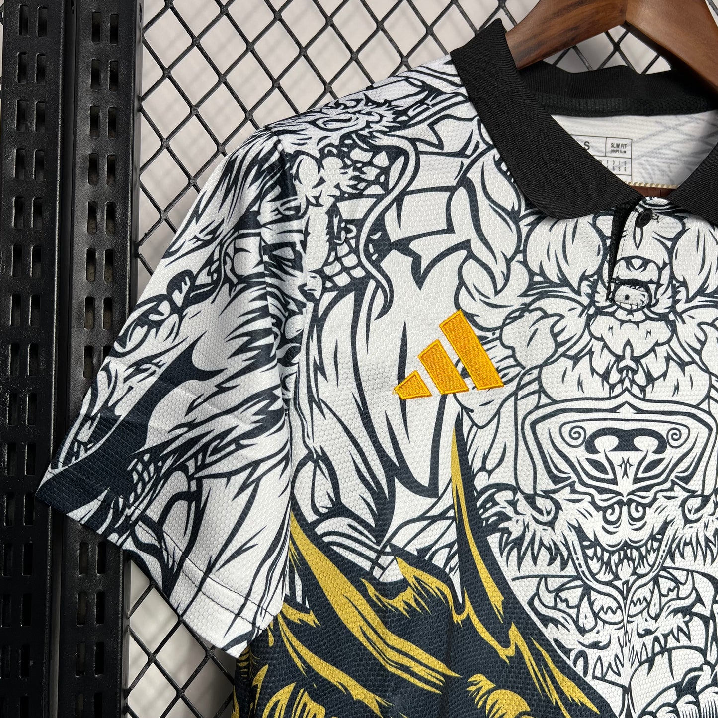 Camiseta Real Madrid Edición Especial "Dragón-Blanco" 2024/25 Versión Fan