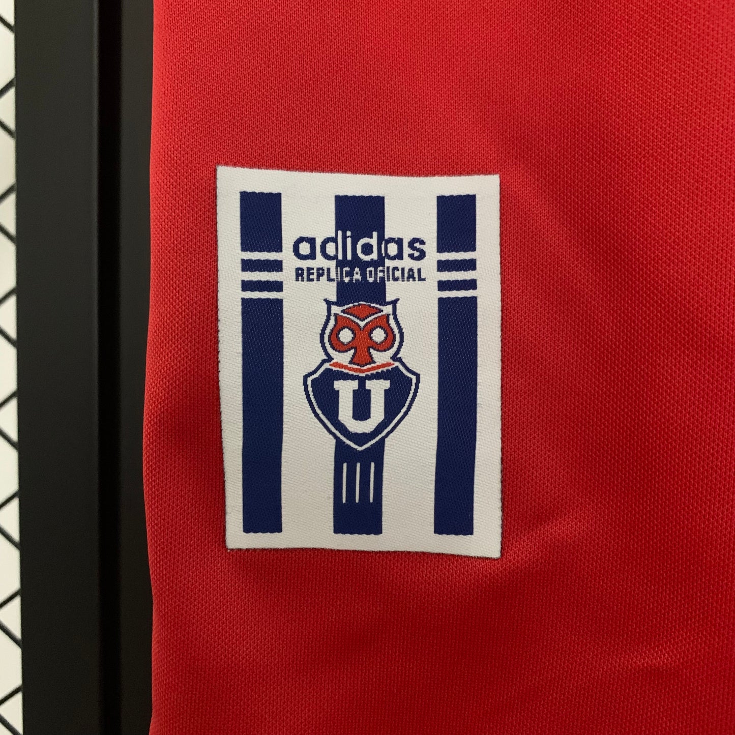 Camiseta Universidad de Chile Visita Retro 2001/02 Versión Fan