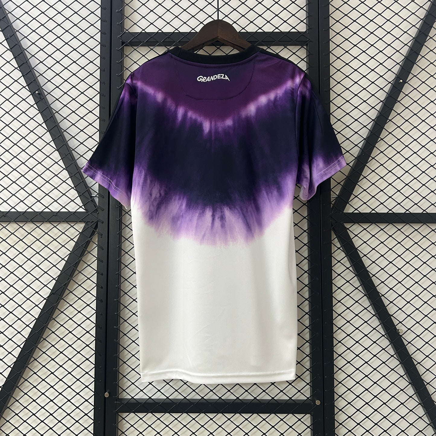 Camiseta Real Madrid Edición Especial Negro y Morado 2025/26 Versión Fan