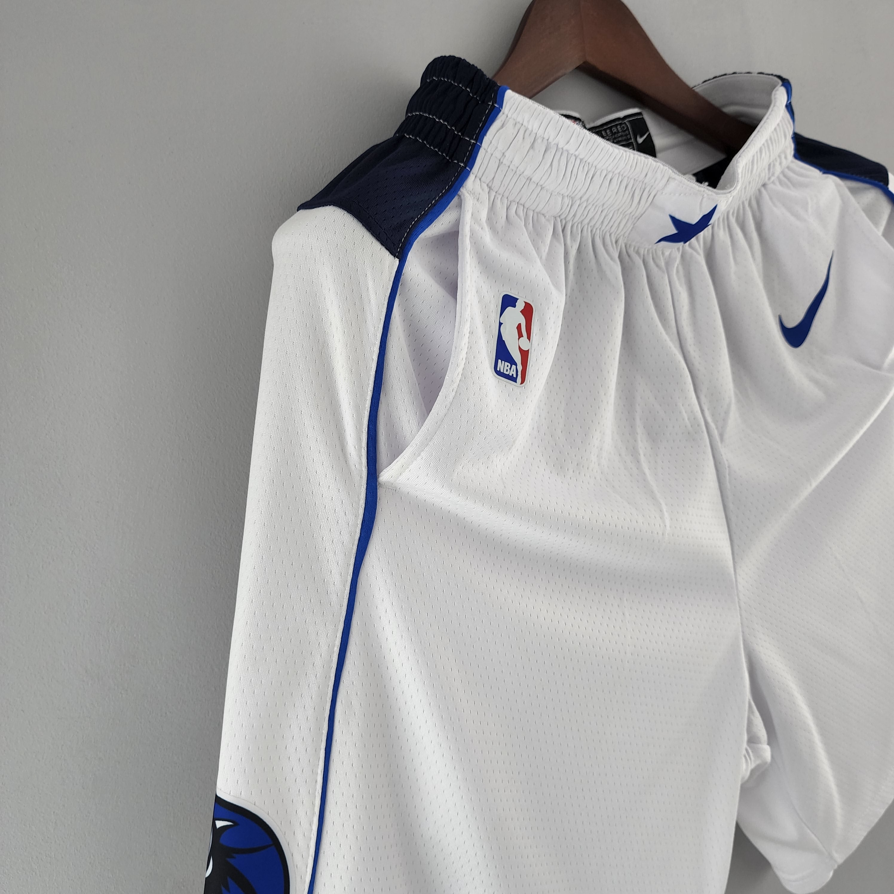 Dallas Mavericks Shorts Blanco