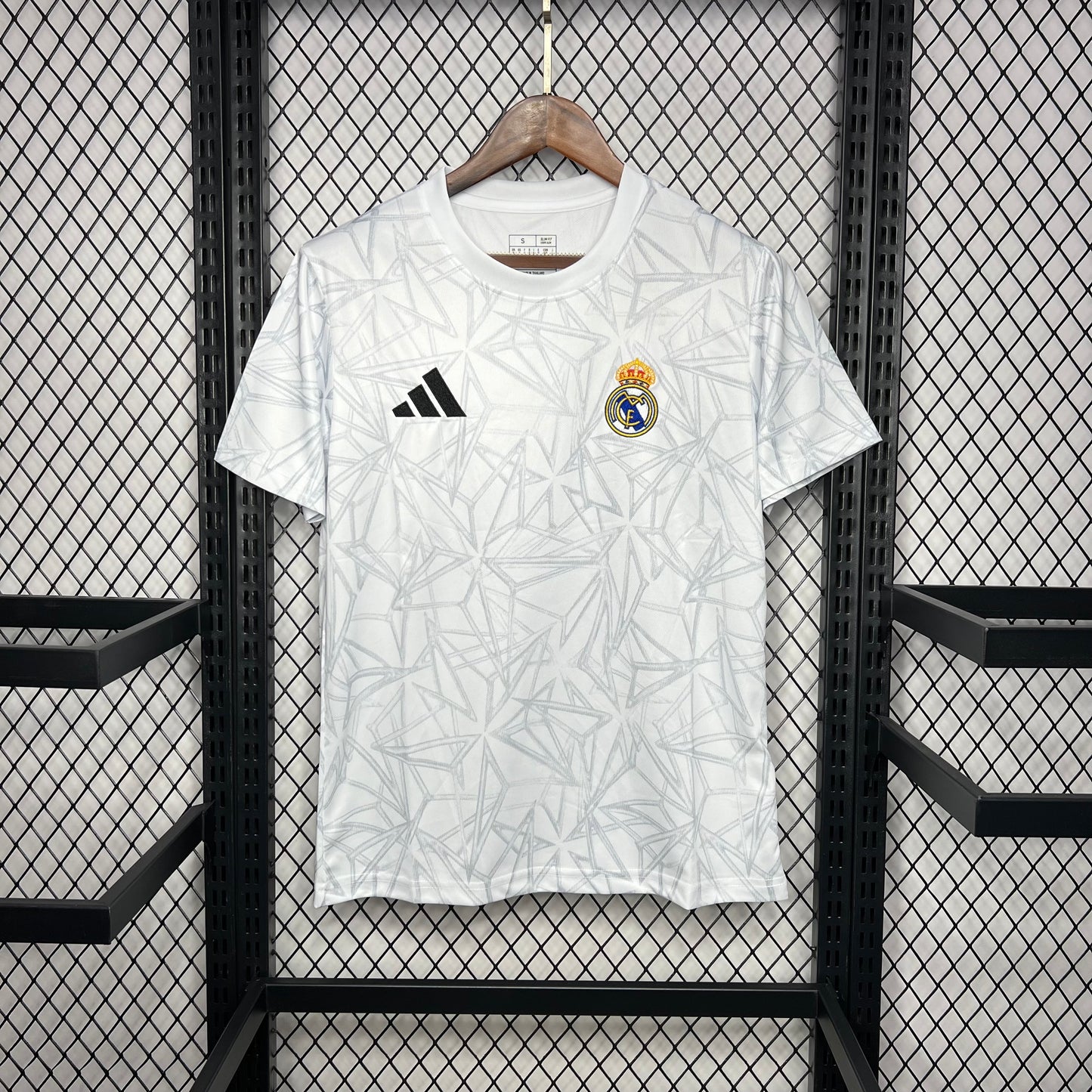 Camiseta Real Madrid Pre-Entrenamiento 2024/25 Versión Fan