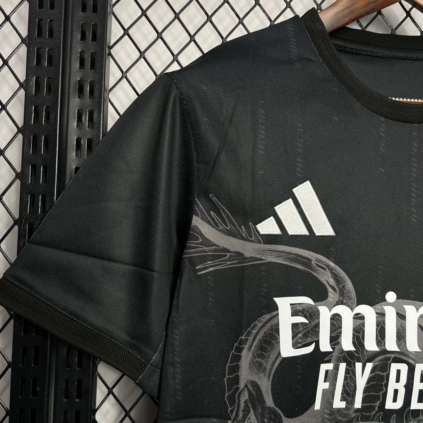 Camiseta Real Madrid Edición Especial "Dragón-Negro" 2024/25 Versión Fan
