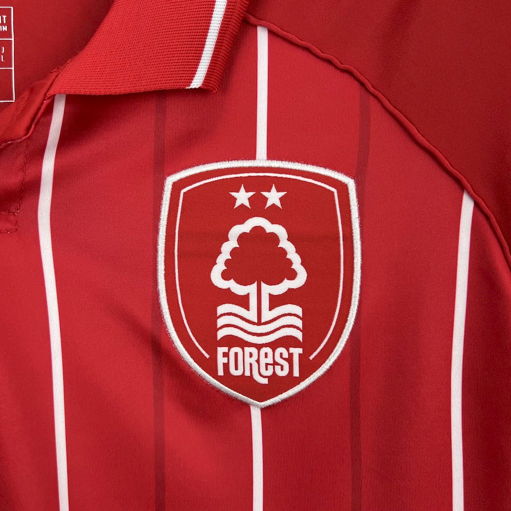 Camiseta Nottingham Forest Local 2025/26 Versión Fan