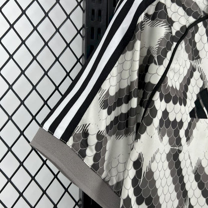 Camiseta Bayern Munich "Edición Especial Escamas Blancas" 2025/26 Versión Fan