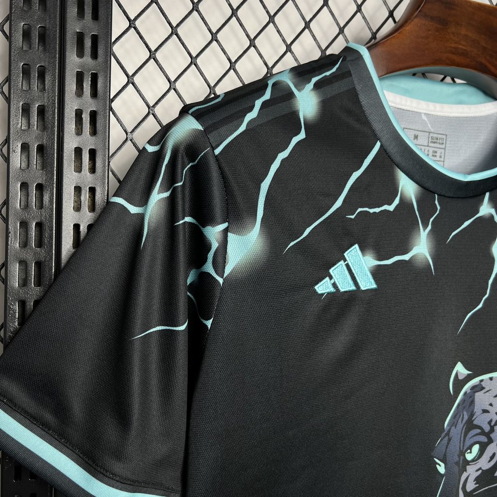 Camiseta Real Madrid Edición Especial "Green Panther" 2024/25 Versión Fan