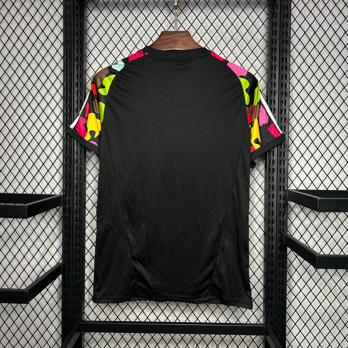 Camiseta Real Madrid "Love Unites" 2024/25 Versión Fan