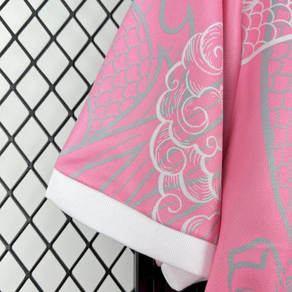 Camiseta Real Madrid Edición Pink Dragon 2025/26 Versión Fan