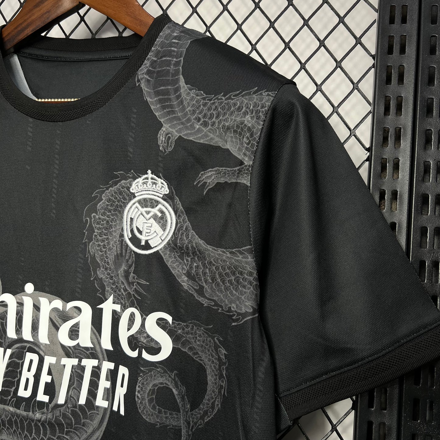 Camiseta Real Madrid Edición Especial "Dragón-Negro" 2024/25 Versión Fan