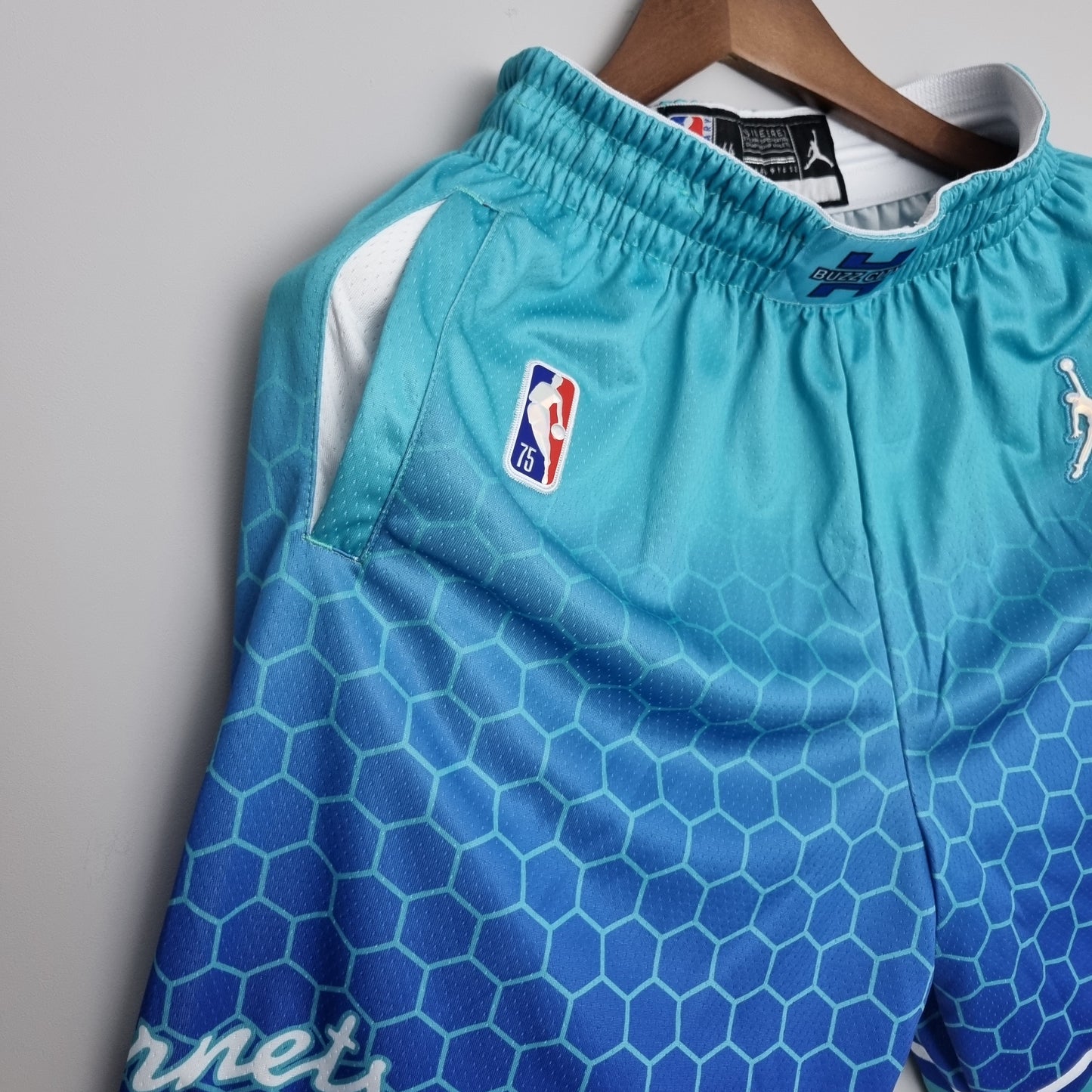 Camiseta Charlotte Hornets "Urban Edition" Shorts Azules