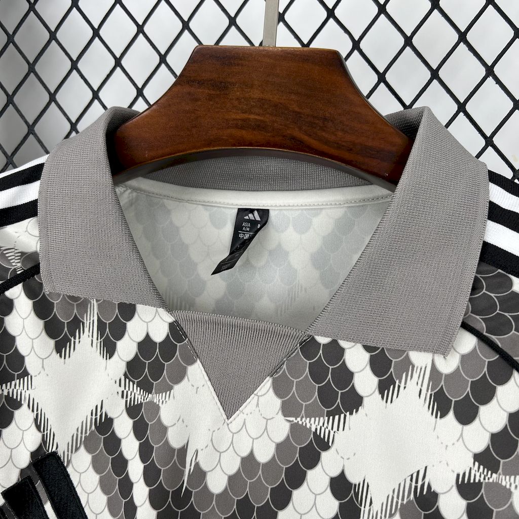 Camiseta Bayern Munich "Edición Especial Escamas Blancas" 2025/26 Versión Fan