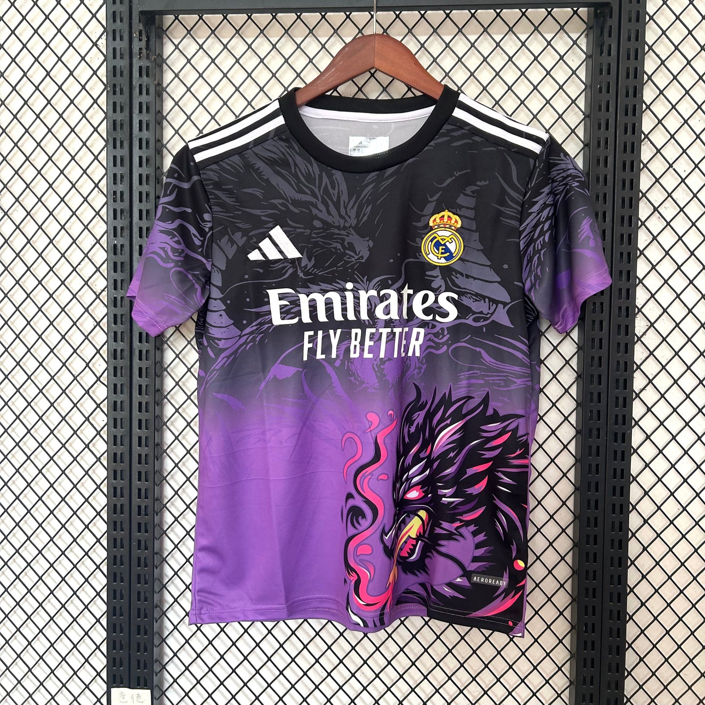 Camiseta Real Madrid Edición Dragón Morado 2025/26 Versión Fan