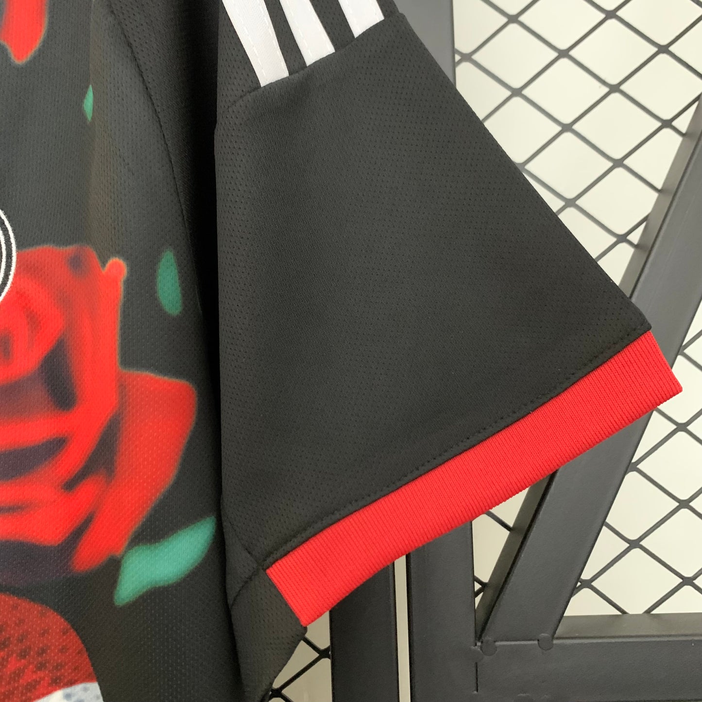 Camiseta Real Madrid Edición Red Rosas 2025/26 Versión Fan