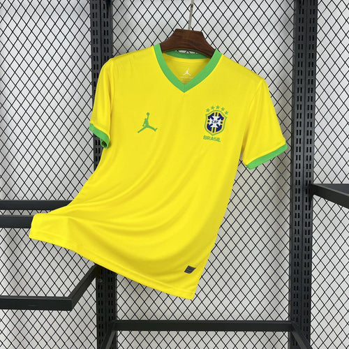 Camiseta Brasil "Jordan Amarillo" 2025/26 Versión Fan