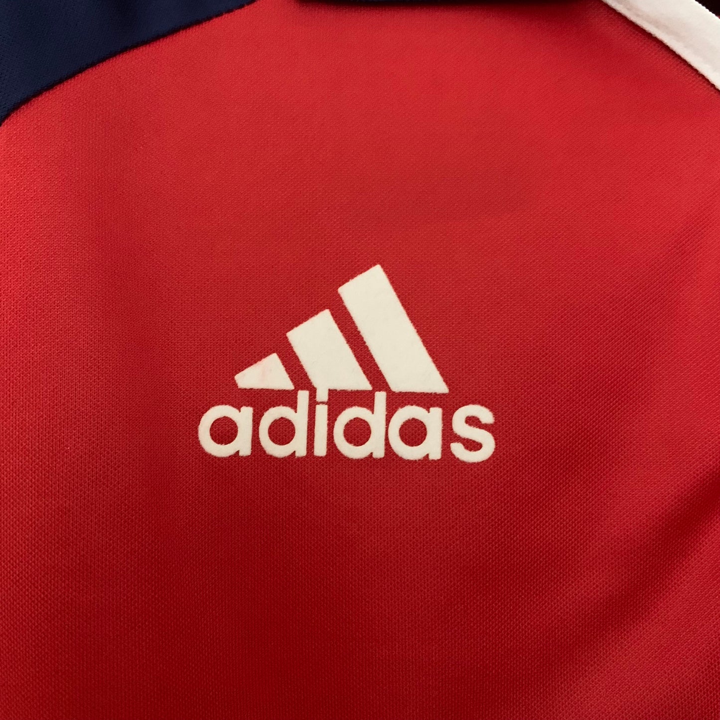 Camiseta Universidad de Chile Visita Retro 2001/02 Versión Fan