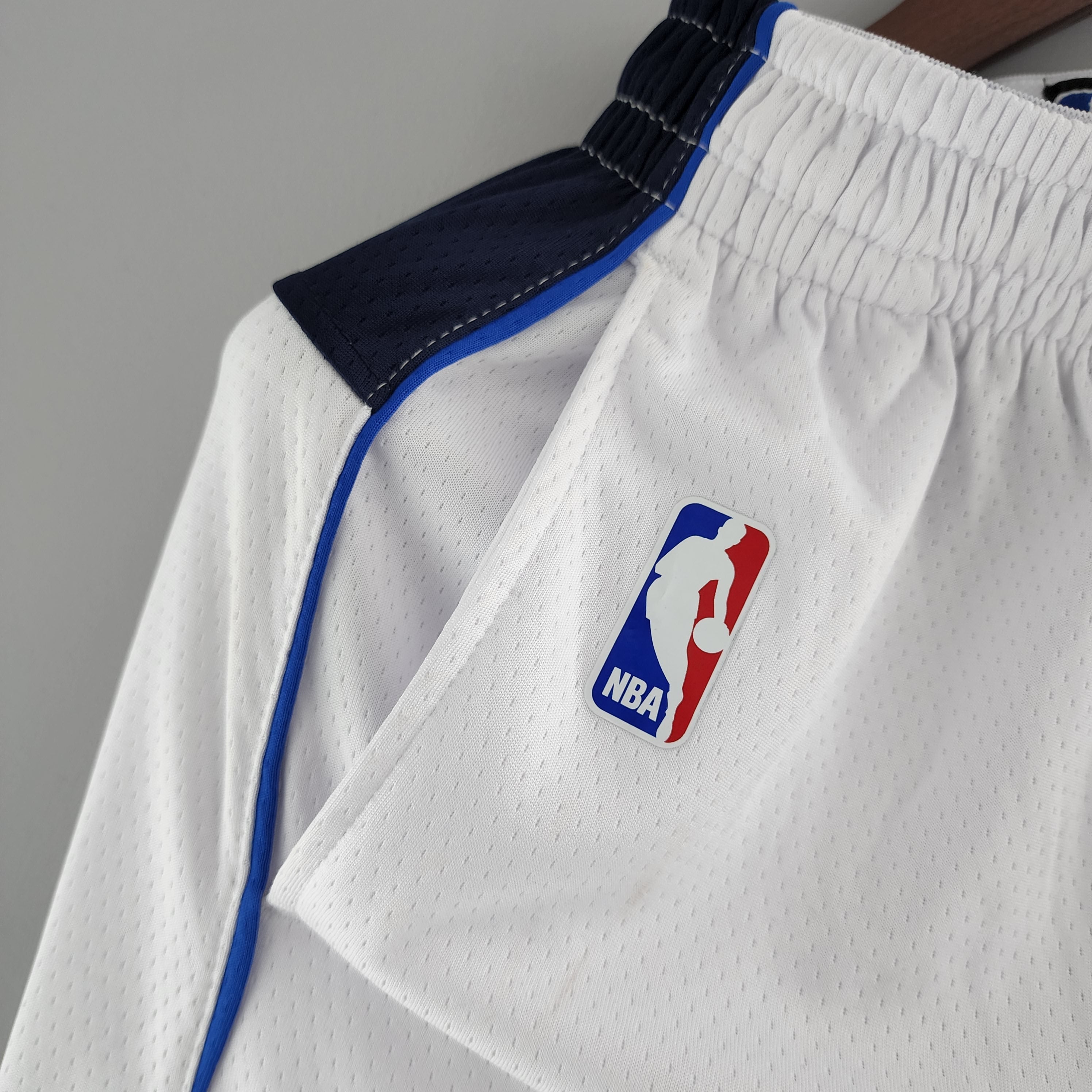 Dallas Mavericks Shorts Blanco