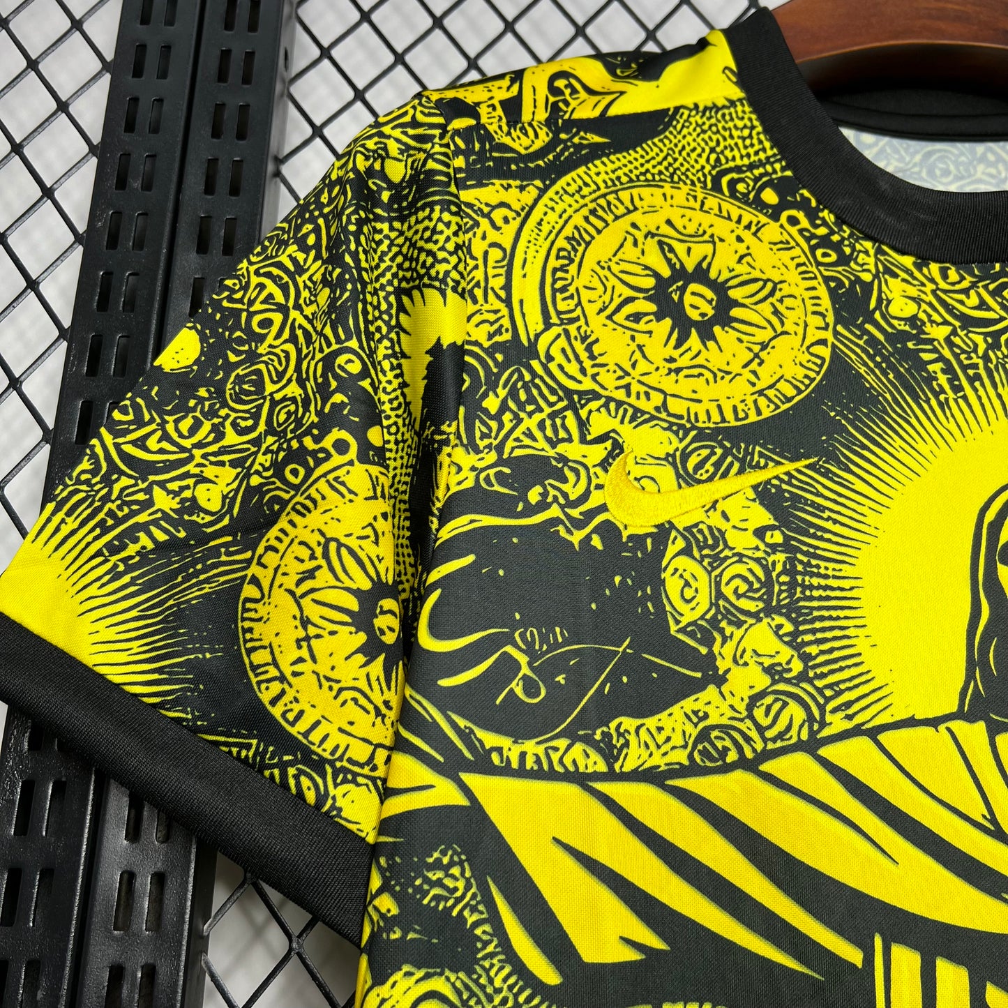 Camiseta Brasil "Edición Cristo Redentor Amarilla" 2024 Versión Fan