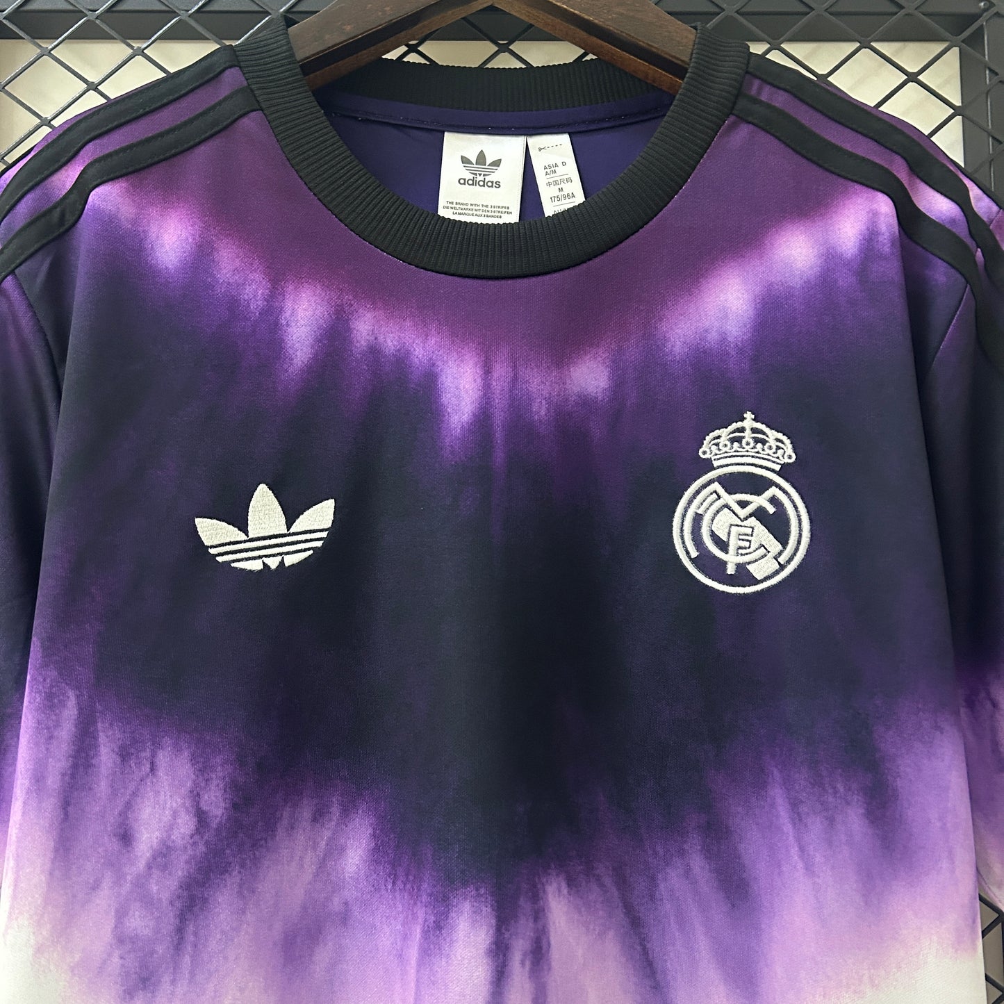 Camiseta Real Madrid Edición Especial Negro y Morado 2025/26 Versión Fan