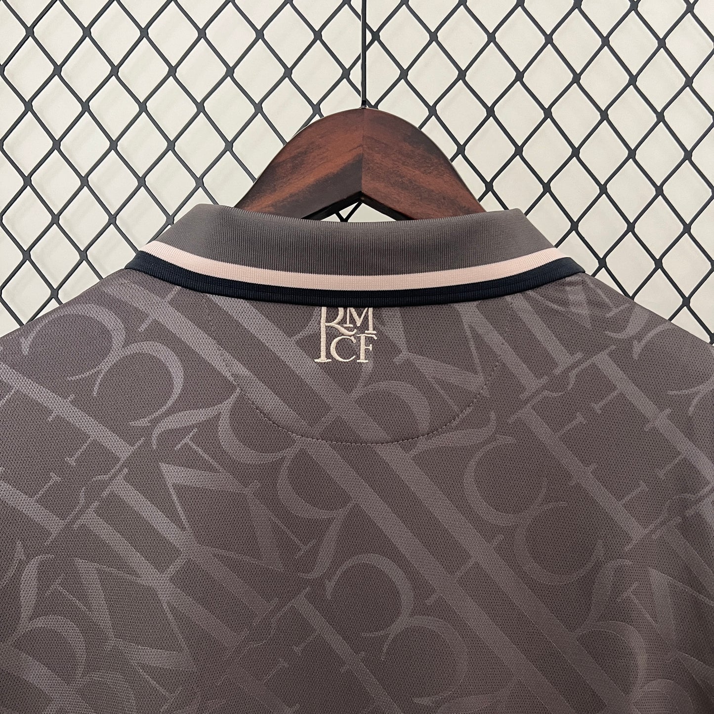 Camiseta Real Madrid Tercera 2024/25 Versión Fan