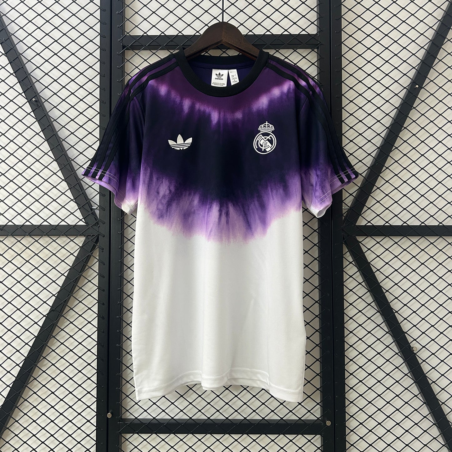 Camiseta Real Madrid Edición Especial Negro y Morado 2025/26 Versión Fan