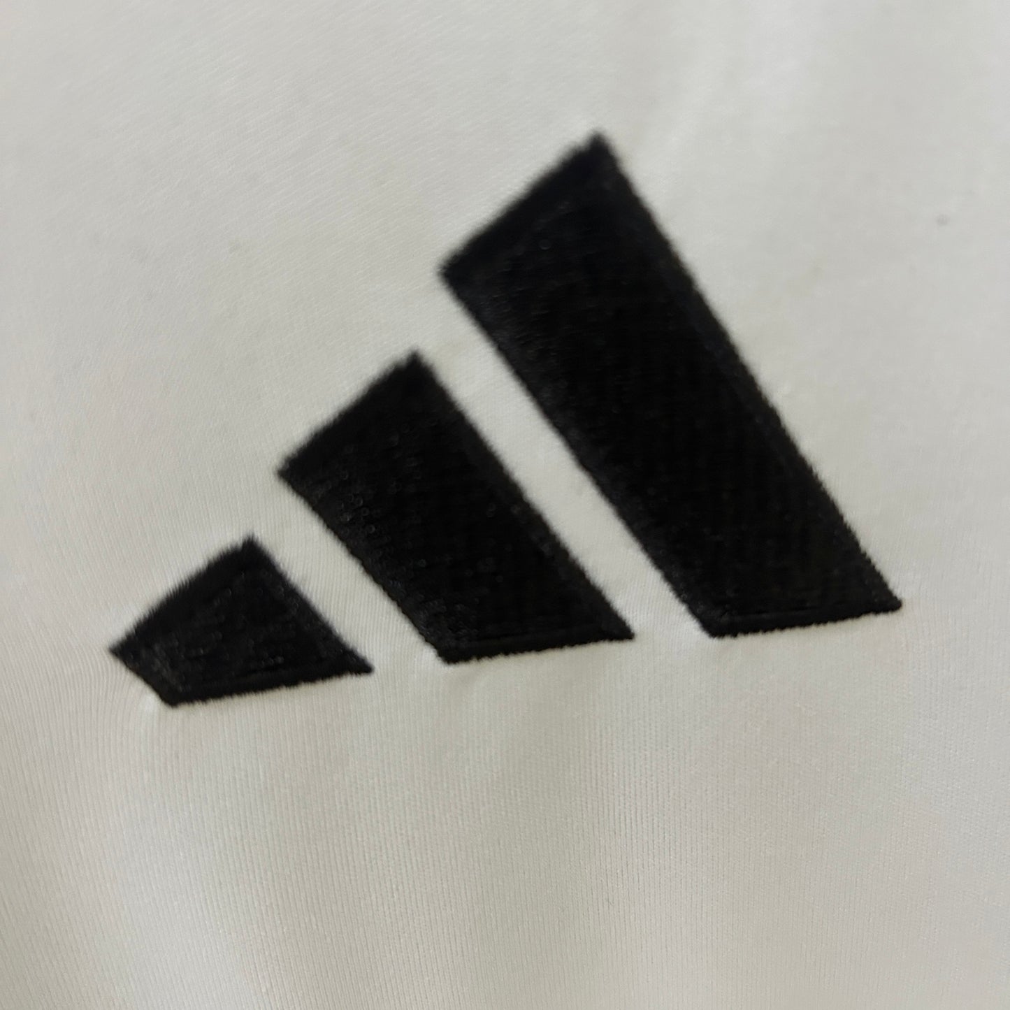 Camiseta Real Madrid Local 2025/26 Versión Fan