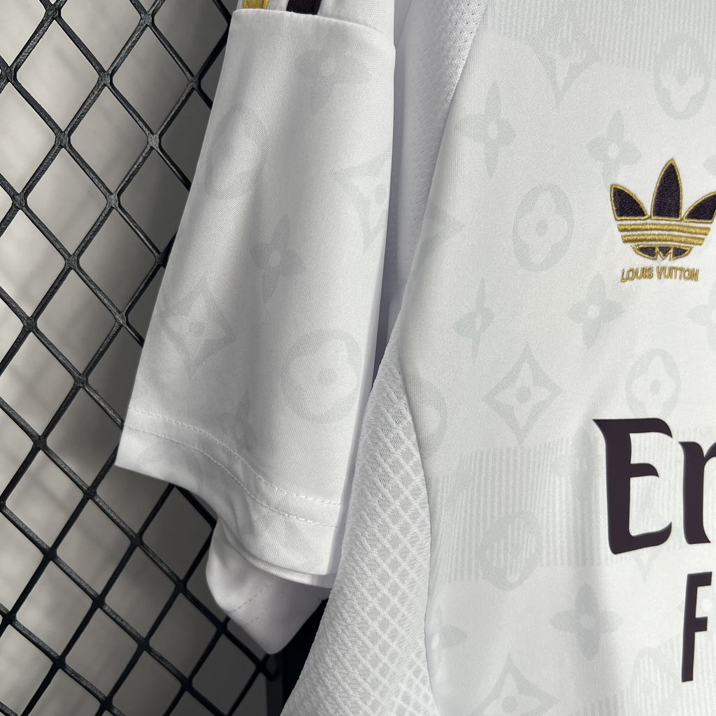 Real Madrid Edición Especial "LV" 2024/25 Versión Fan