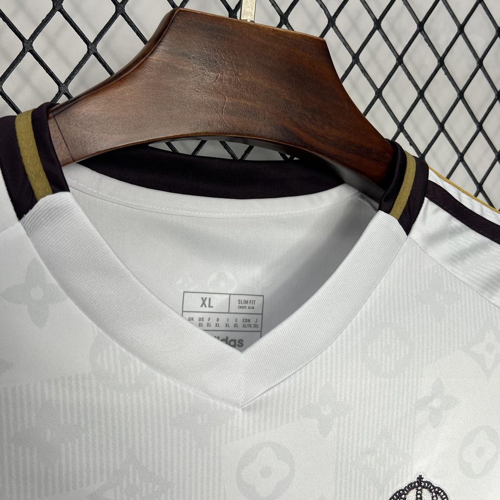 Real Madrid Edición Especial "LV" 2024/25 Versión Fan