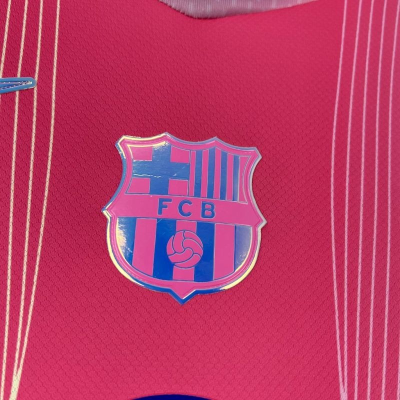 Camiseta FC Barcelona Edición Especial Rosa Oscuro 2025/26 Versión Fan