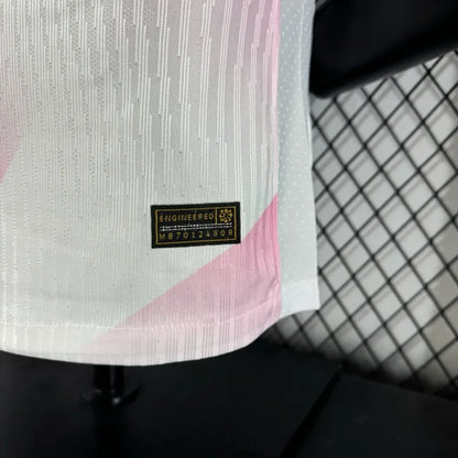 Camiseta FC Barcelona Edición Especial Blanca y Rosada 2025/26 Versión Jugador