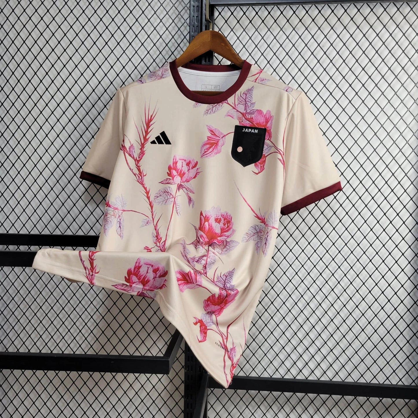 Camiseta Japón "Black and Roses" 2024 Versión Fan