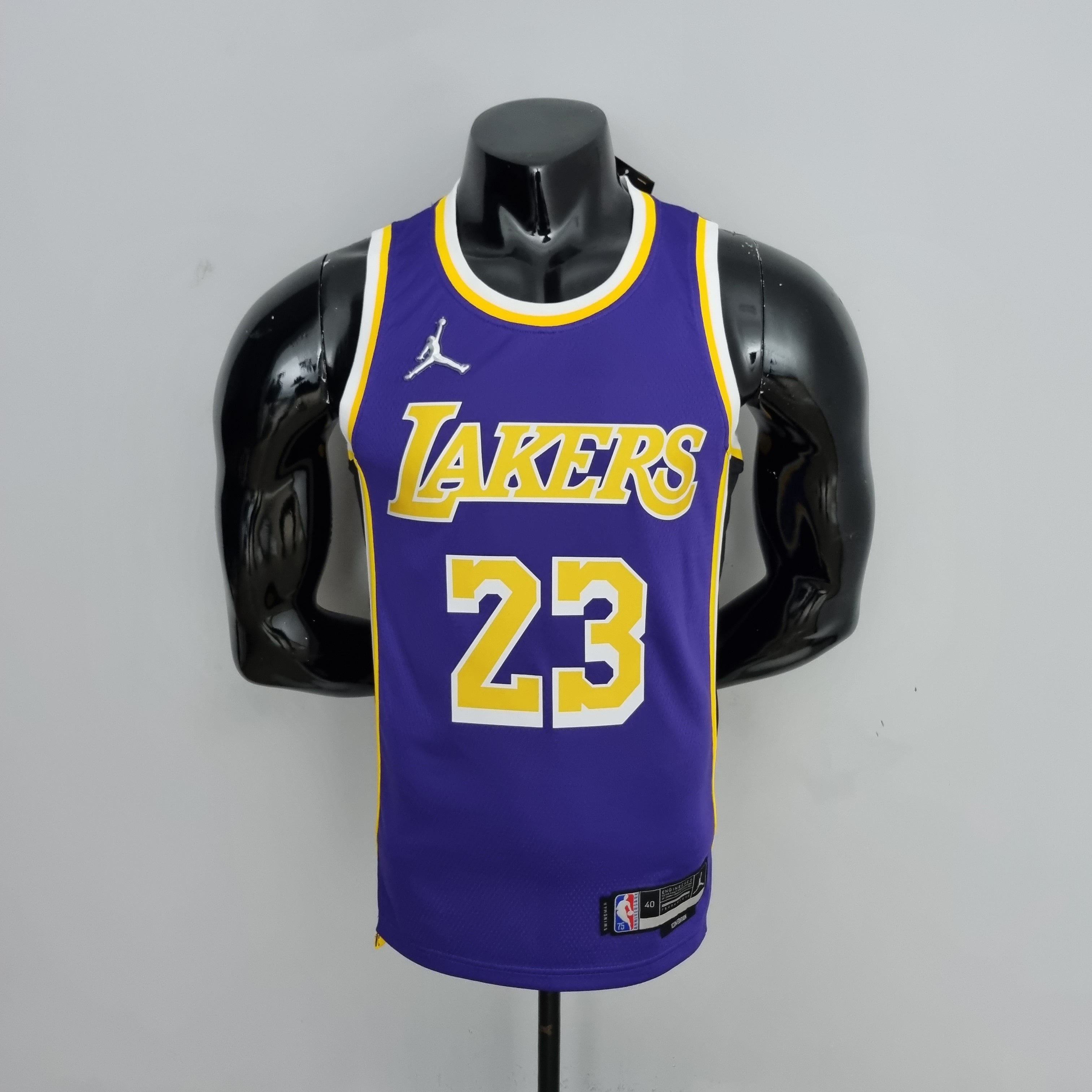 LA Lakers Clásica Morada Jordan 2022/23 Versión Fan