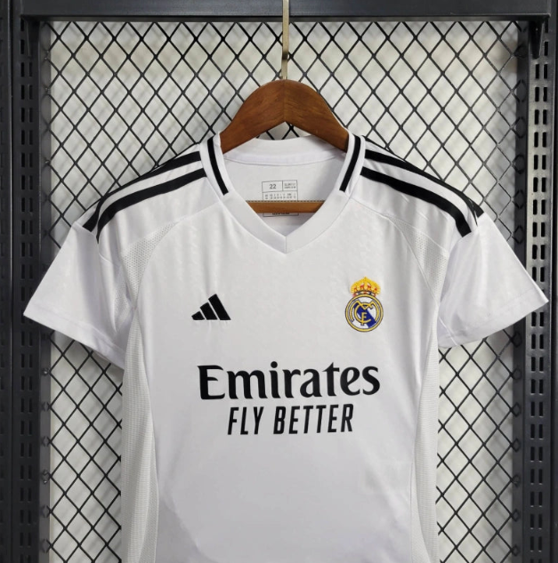 Real Madrid Local 2024/25 Kit Niños