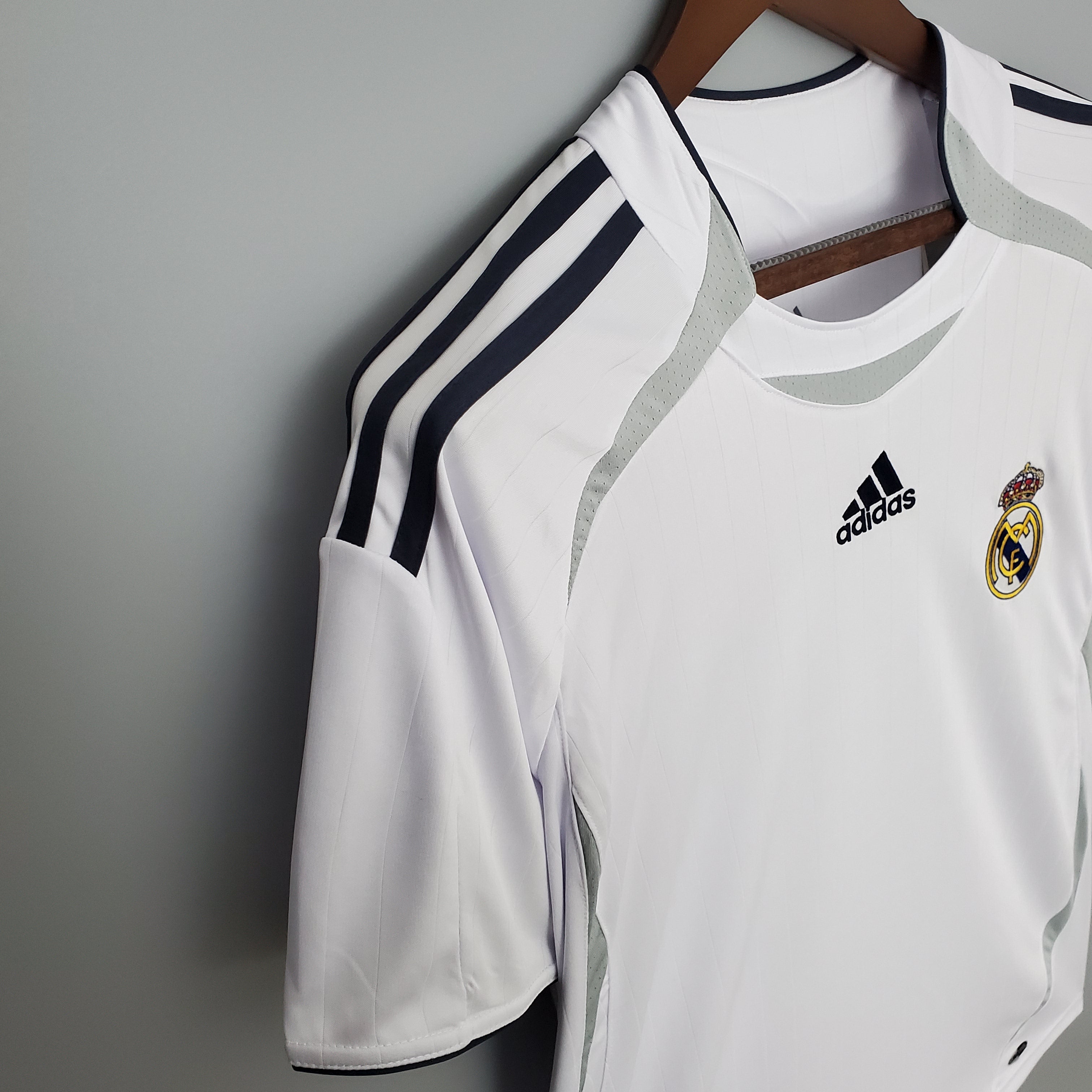 Real Madrid Local "Teamgeist" Series Retro 2006/07