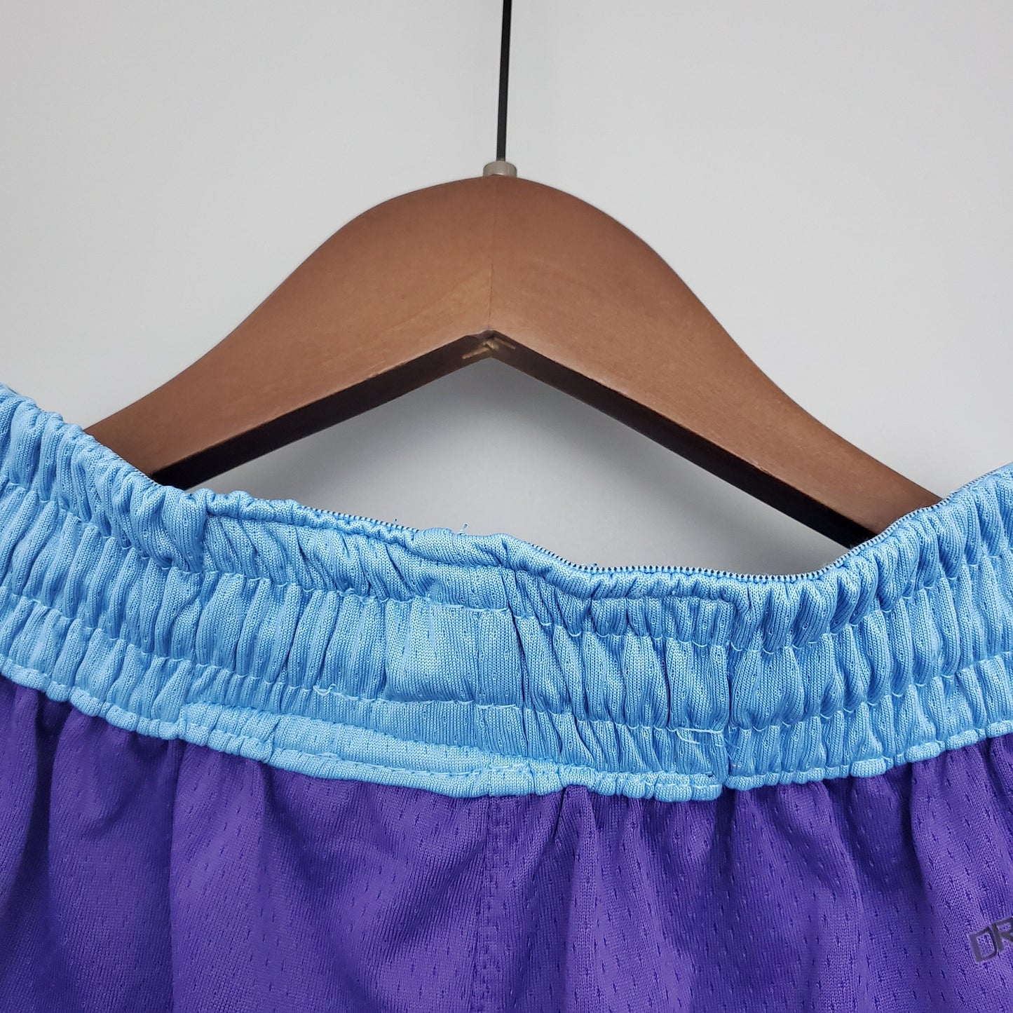 Camiseta Los Ángeles Lakers City Edition Shorts Morados