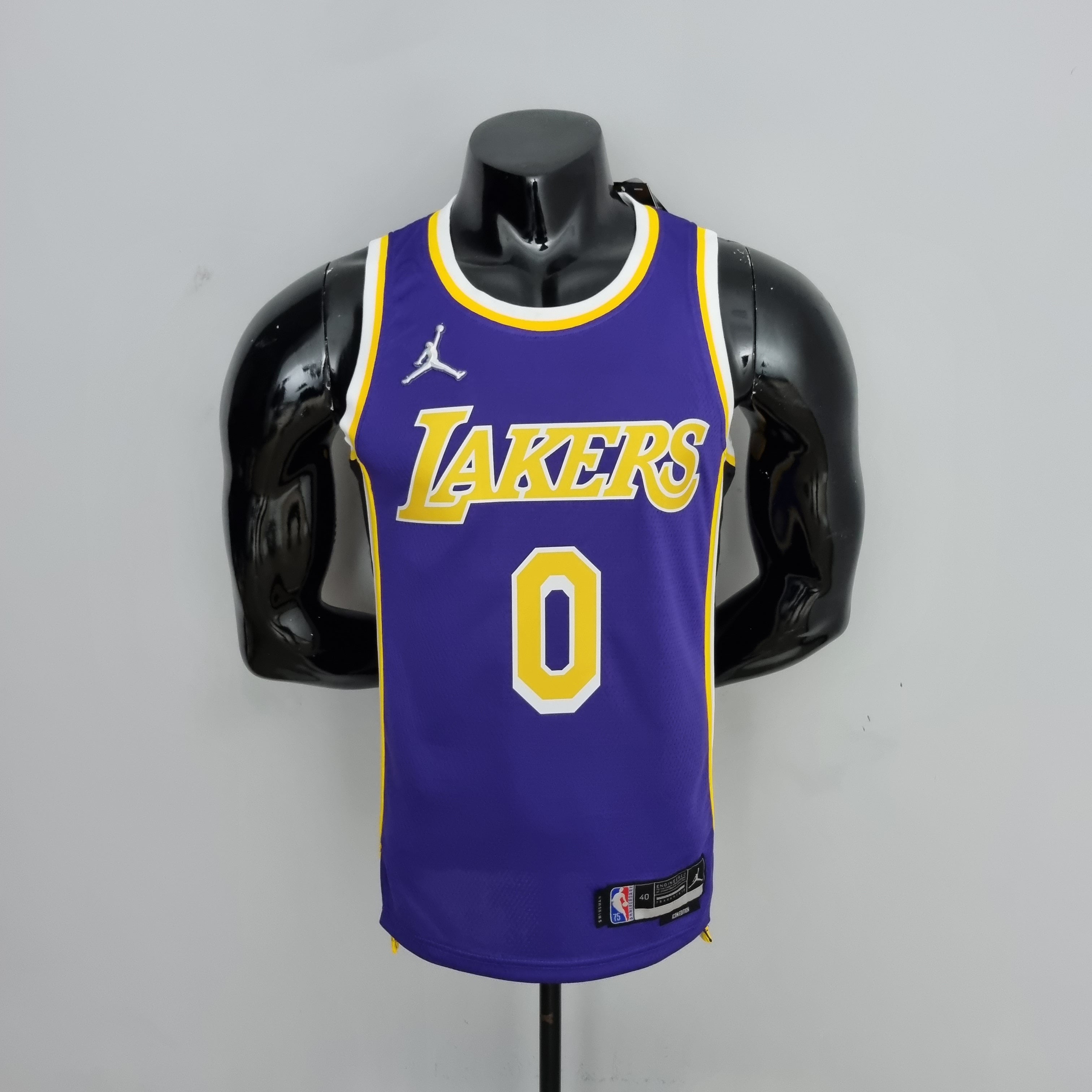 LA Lakers Clásica Morada Jordan 2022/23 Versión Fan